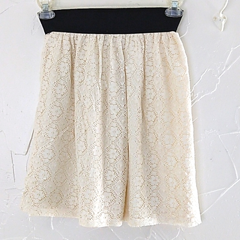Down‎ East Floral Crochet Mini Skirt Size XS  Bohemian Contrast Elastic W…